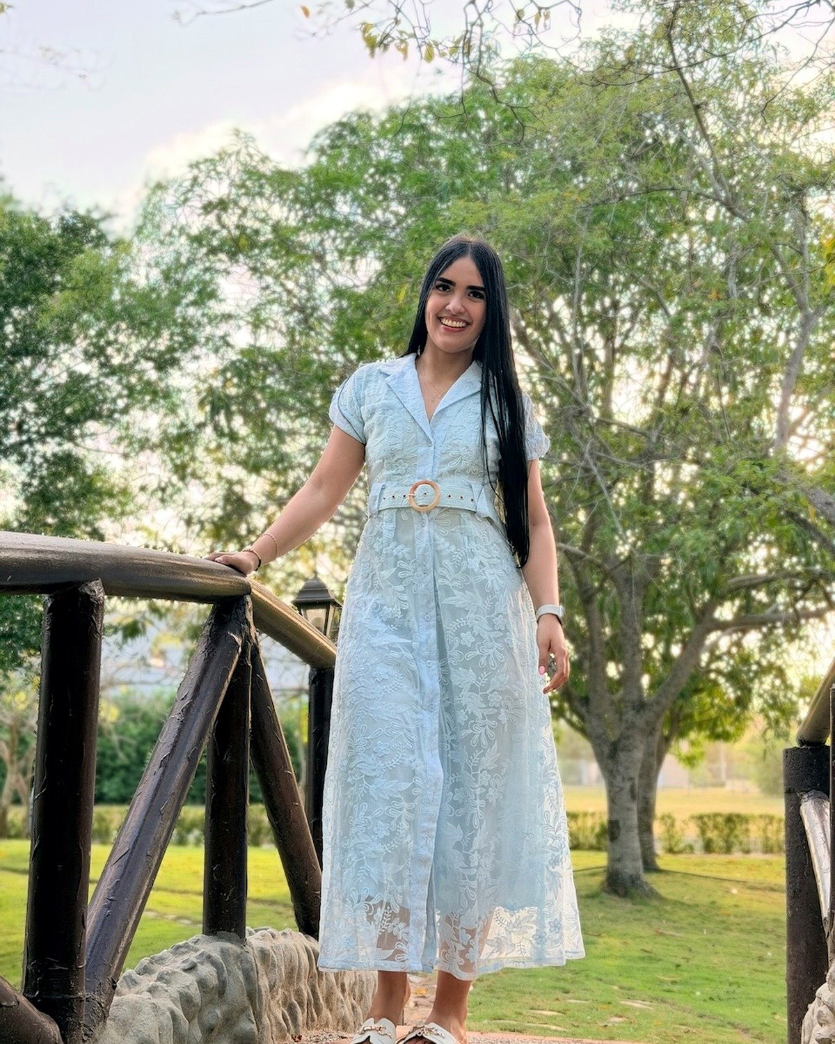 Vestido azul de encaje Oli Rose